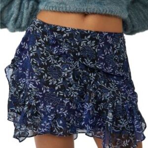 New 🔥 FREE PEOPLE SAMMY ruffled mini skirt